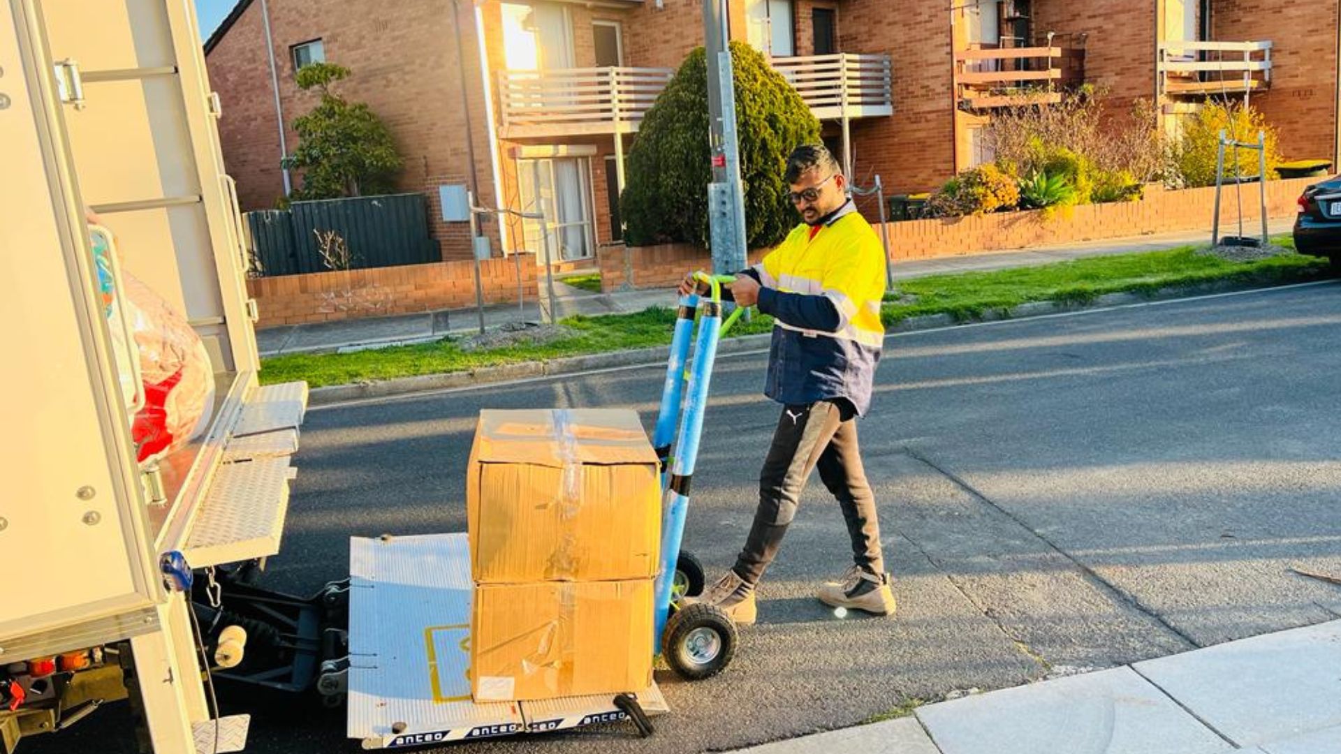 Yaso22 Removals and Transport in Melbourne